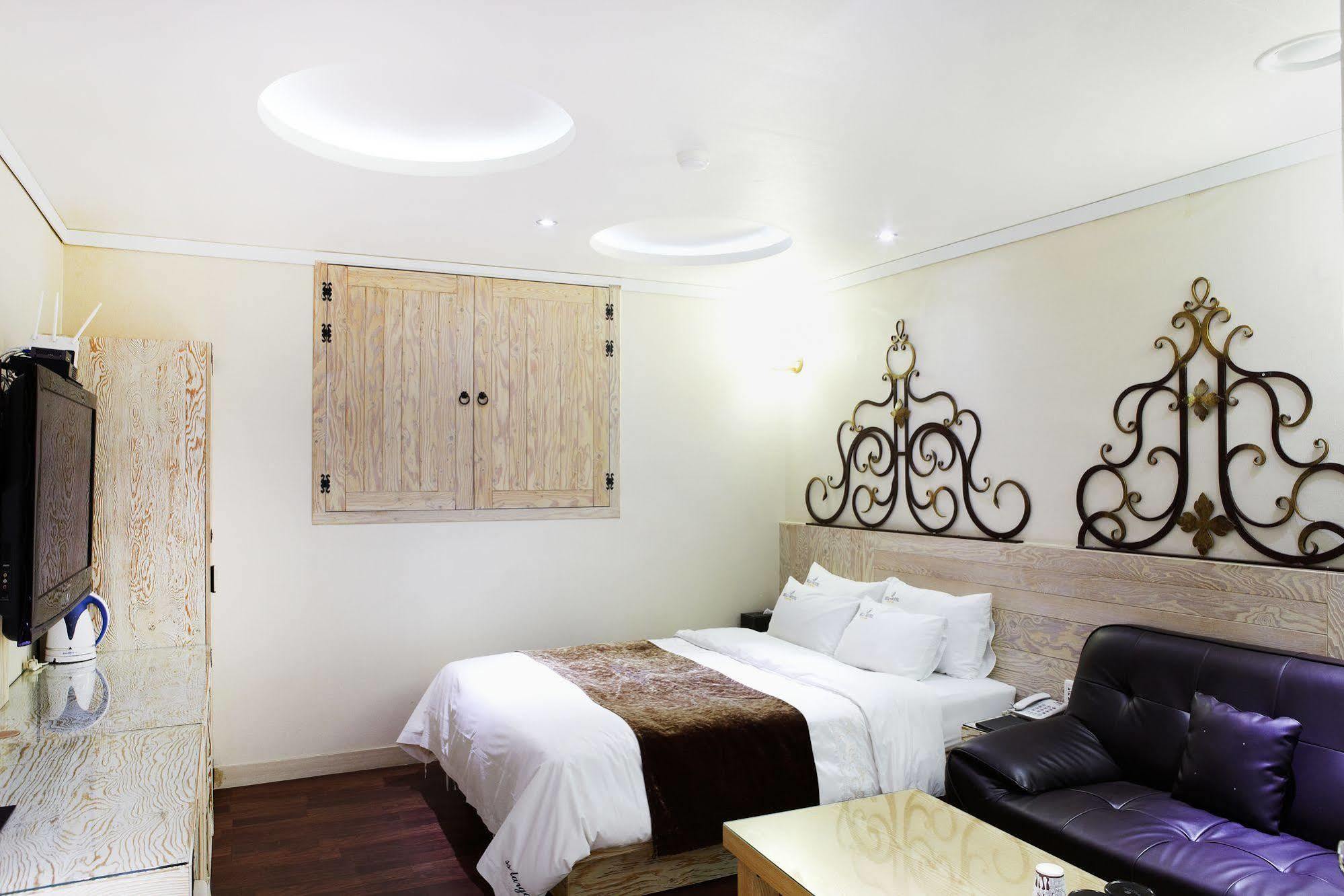 Hwaseong Bell Hotel מראה חיצוני תמונה